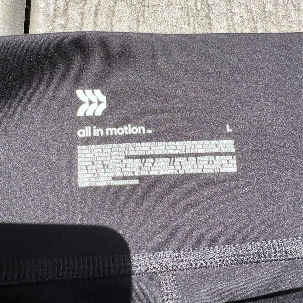 All in Motion: Women’s Athletic Leggings in Black. Size Large. - Picture 10 of 11
